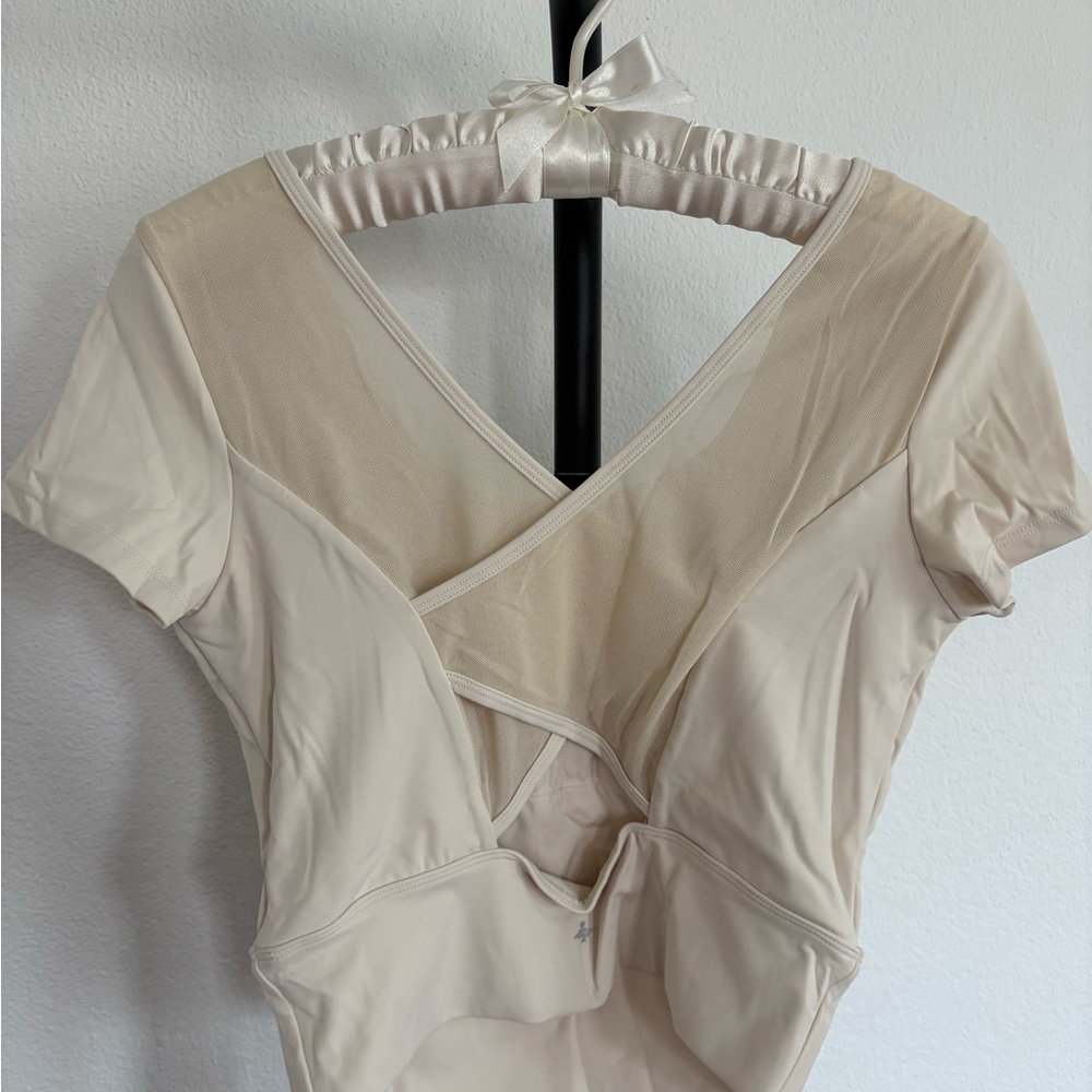 Halara Softly Zero Plus U Neck Short Sleeve Crossover Mesh Yoga Sports Top NWT M - Picture 7 of 7
